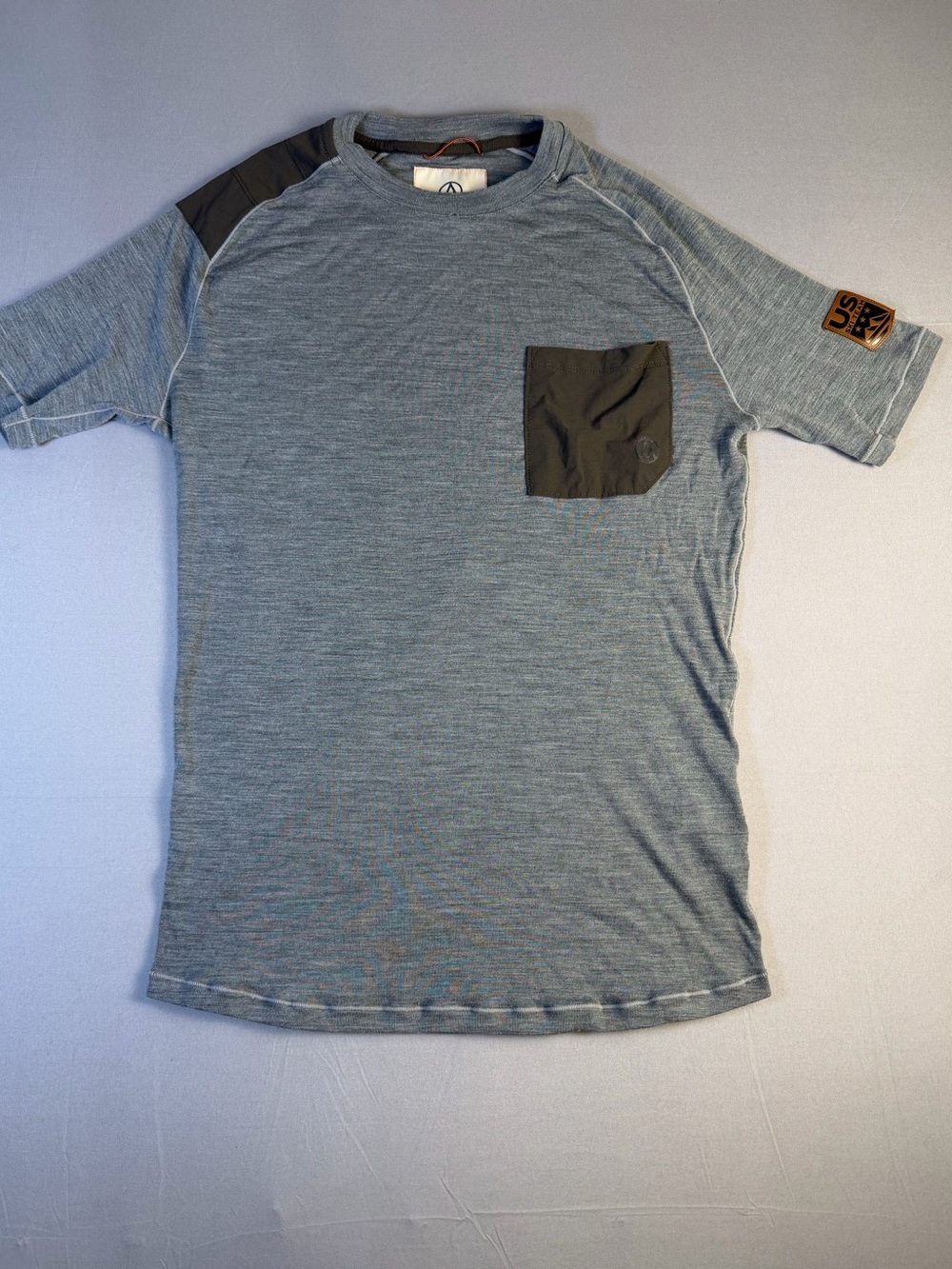 Alps & Meters Men's Heather Grey Short-Sleeve Shirt Touring Crew Tee Size Small - Picture 2 of 9